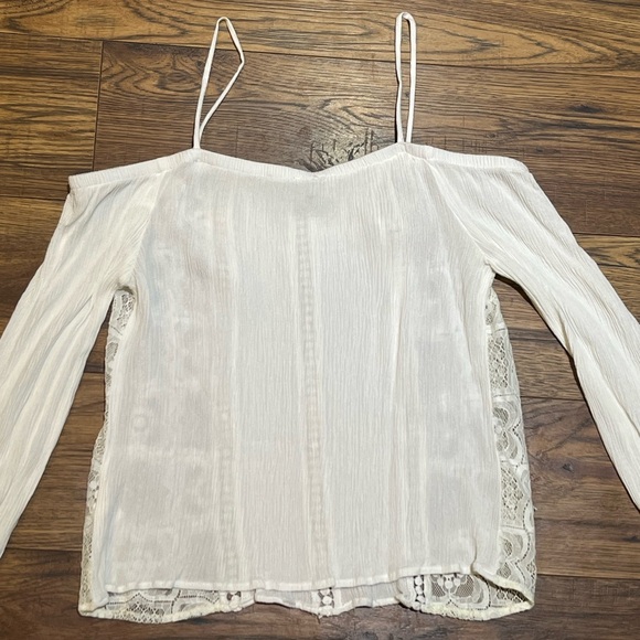 Charlotte Russe Lace Off The Shoulder Blouse Size Small - Picture 4 of 7